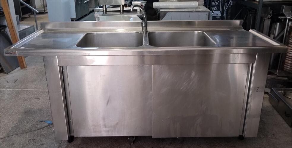 Λάντζα Κλειστή Ανοξείδωτη 195x70x86Cm Με 2 Γούρνες 50x50 Μεταχειρισμένη